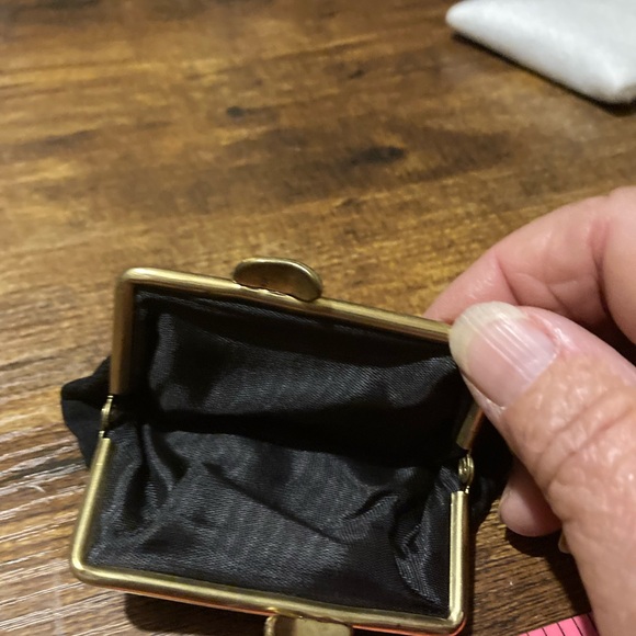 Vintage Rose Petit point embroidery on compact set - Picture 12 of 16